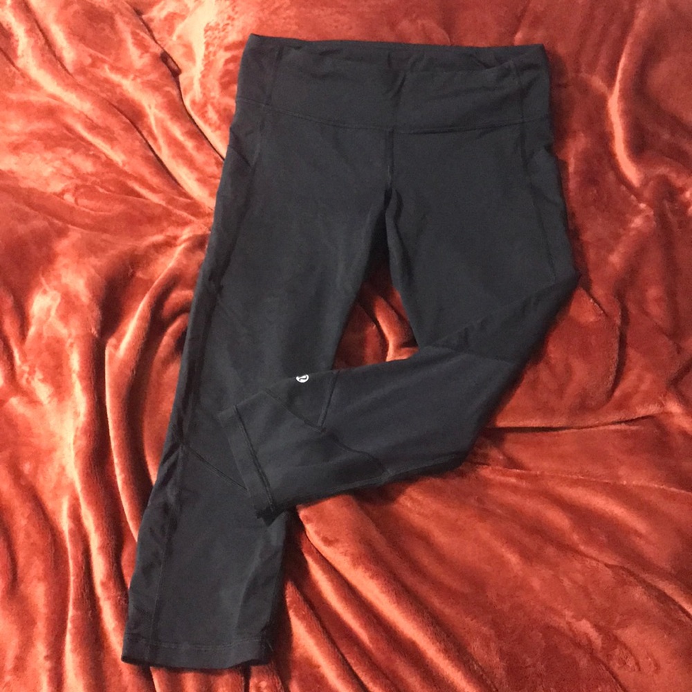 Black Crop Lululemon Leggings